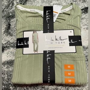 Nicole Miller New York crew neck ribbed pajama set in green, size medium
